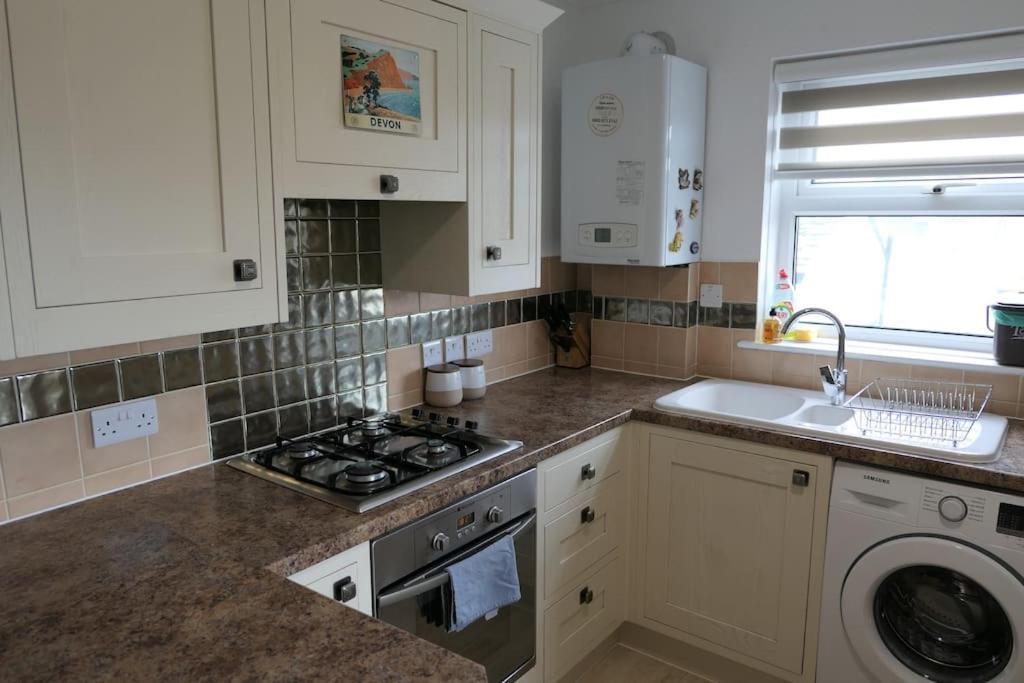 Spacious First Floor Family Flat, Sea View ทอร์คิ ภายนอก รูปภาพ